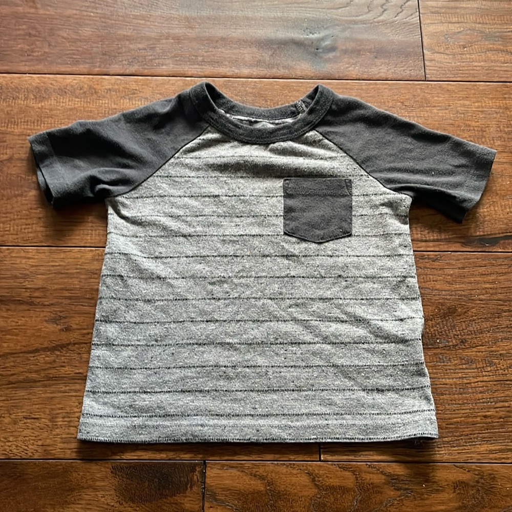 Old Navy Gray Shirt size 2T